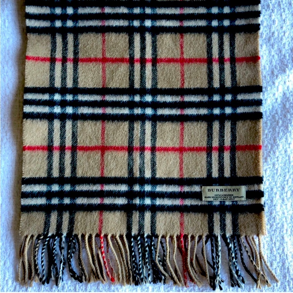 Burberry classic check 100% cashmere scarf